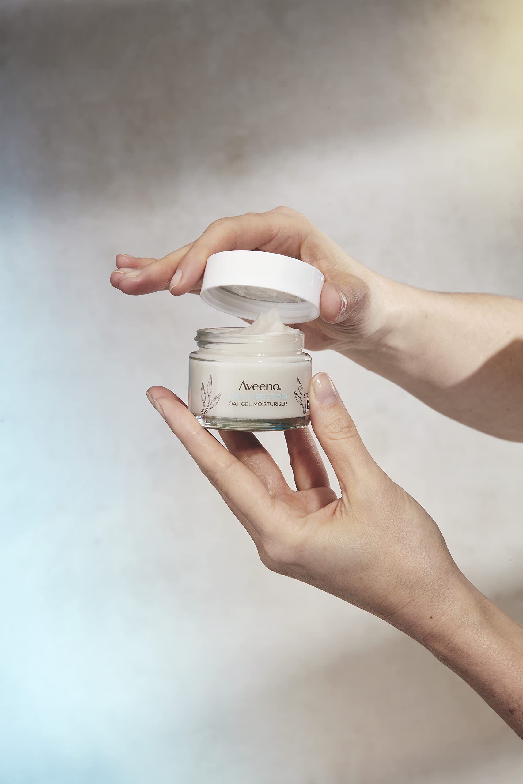 Aveeno Face Calm+Restore Oat Gel Moisturiser (1x 50ml), Face Moisturiser to Instantly Soothe and Replenish the Skin's Moisture Barrier, Intensely Nourishing Day Cream, Suitable for Sensitive Skin